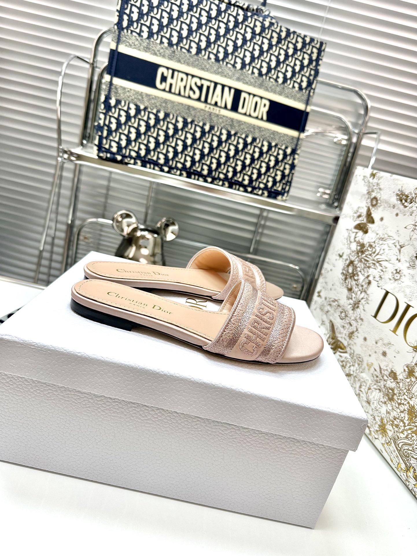 Replica Dior Embroidery collection of flip-flops