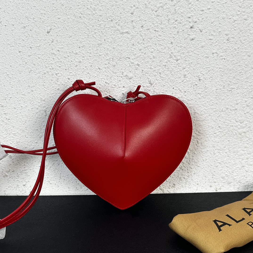 Replica ALAIA Le Coeur heart-shaped leather cross-body bag