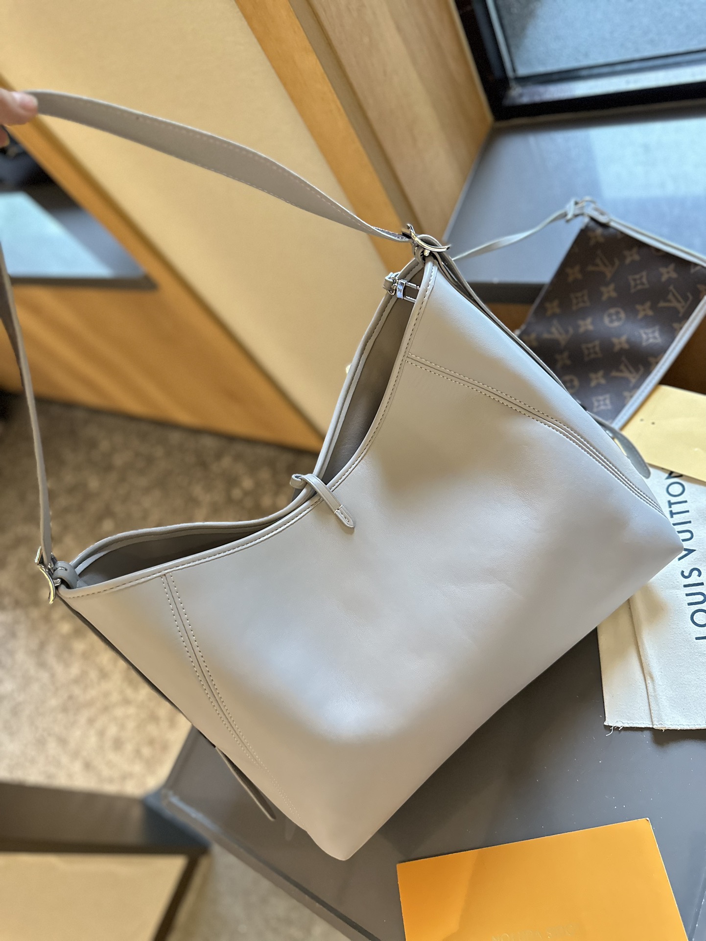 LV Classic new Louis Vuitton Grey Carry all