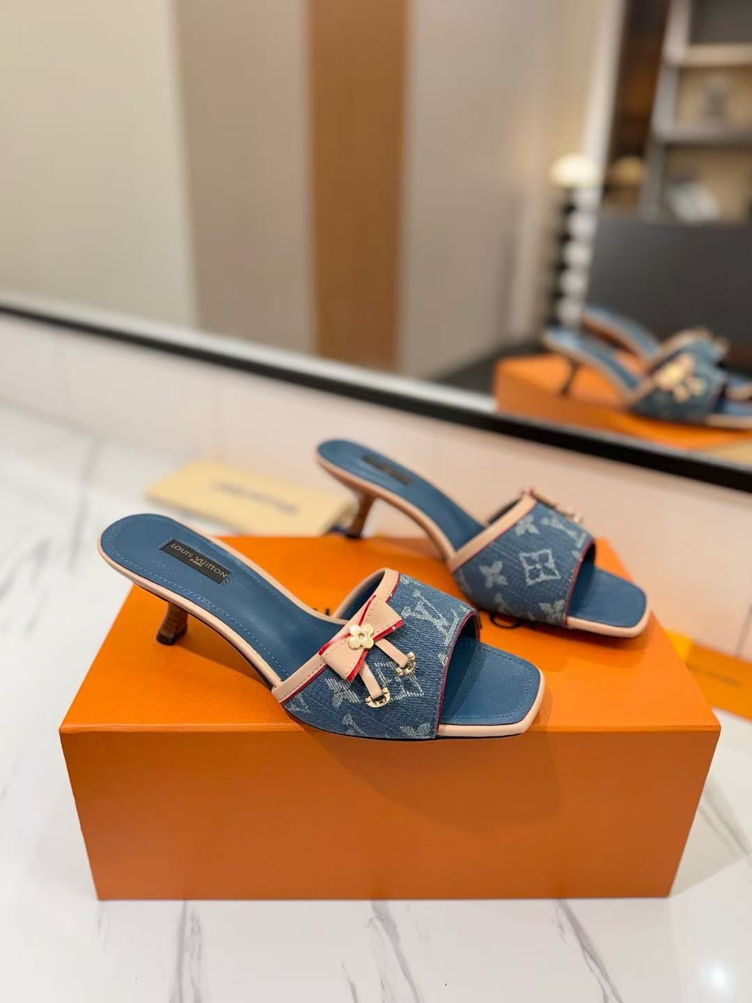 Louis Vuitton presbytery/denim sandals
