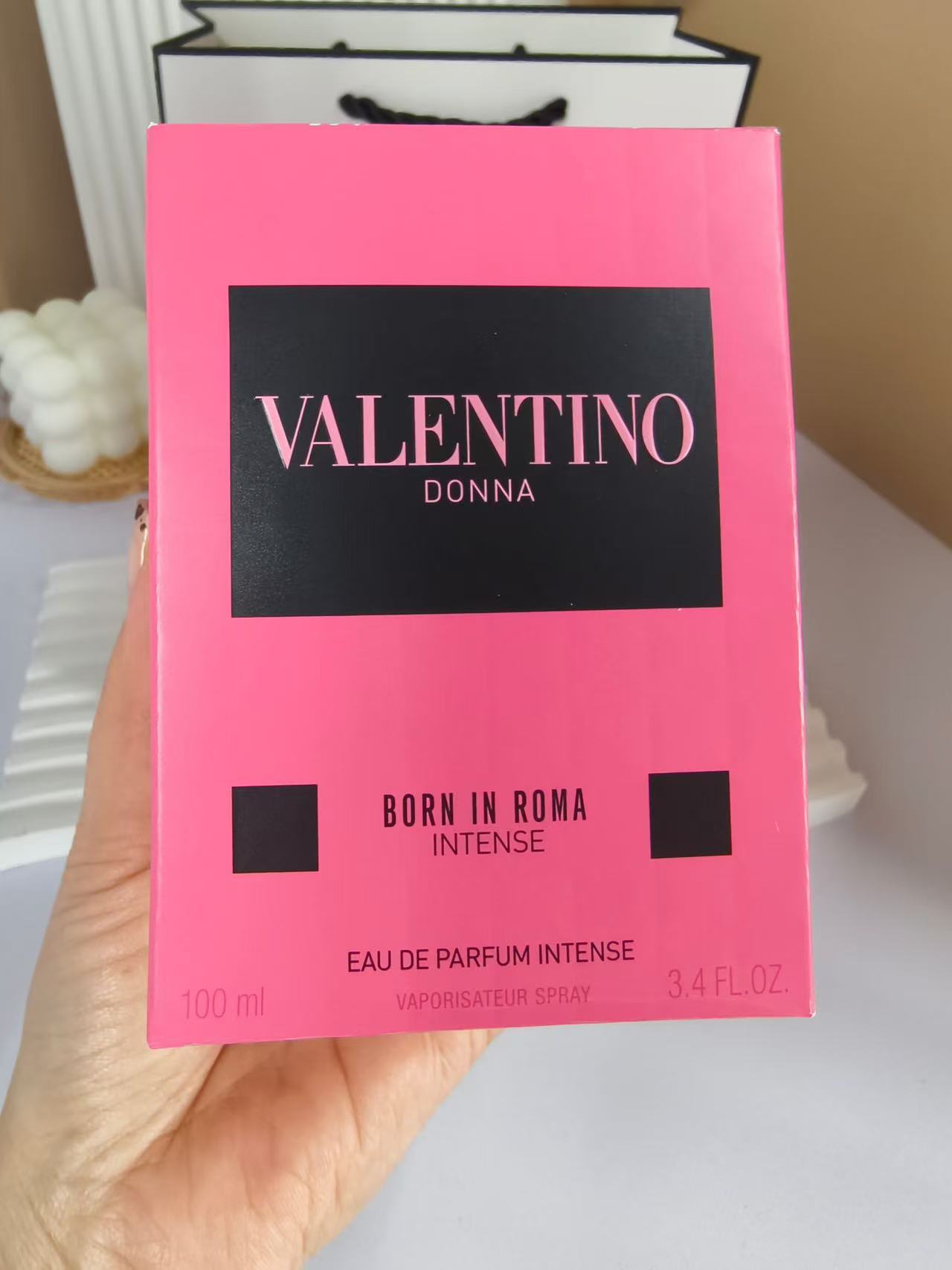 Donna born in roma intense perfume