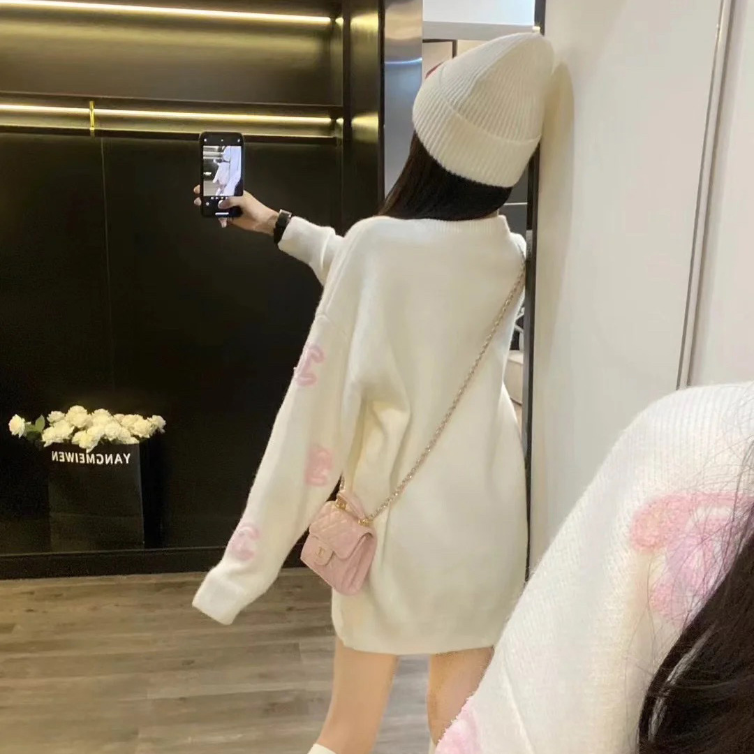 Chanel round neck knitted pullover sweater