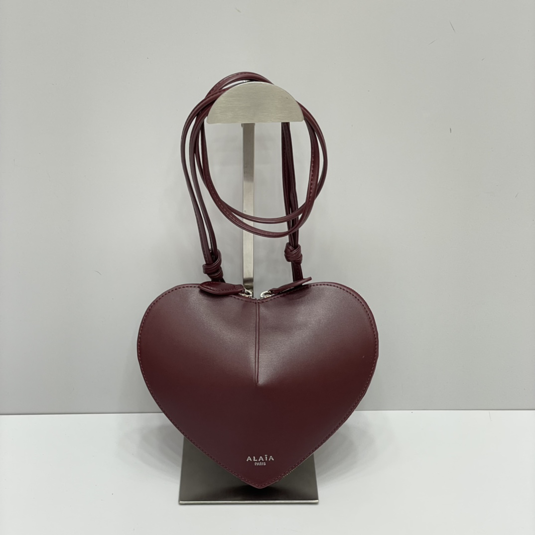 Replica ALAIA Le Coeur heart-shaped leather cross-body bag