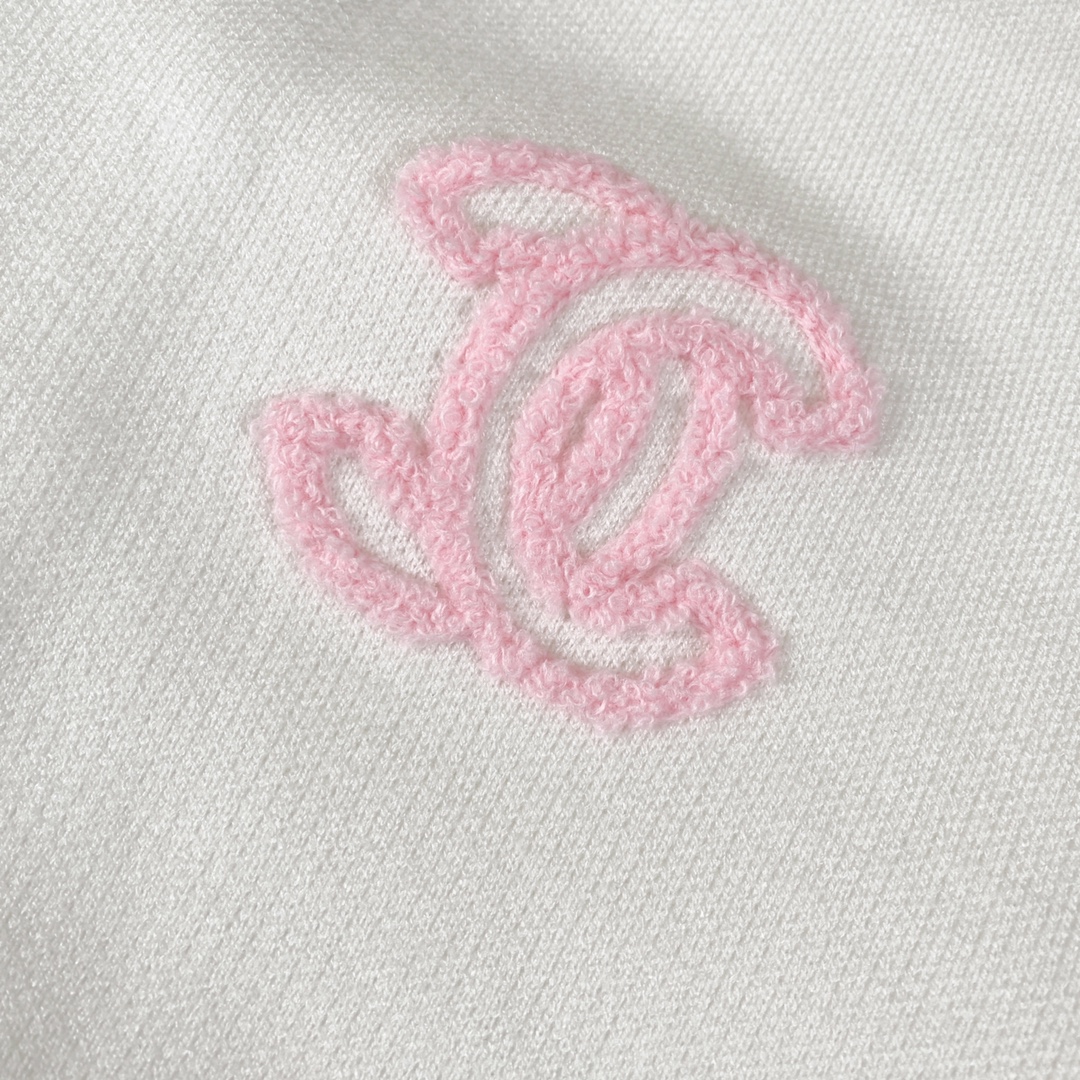 Chanel round neck knitted pullover sweater