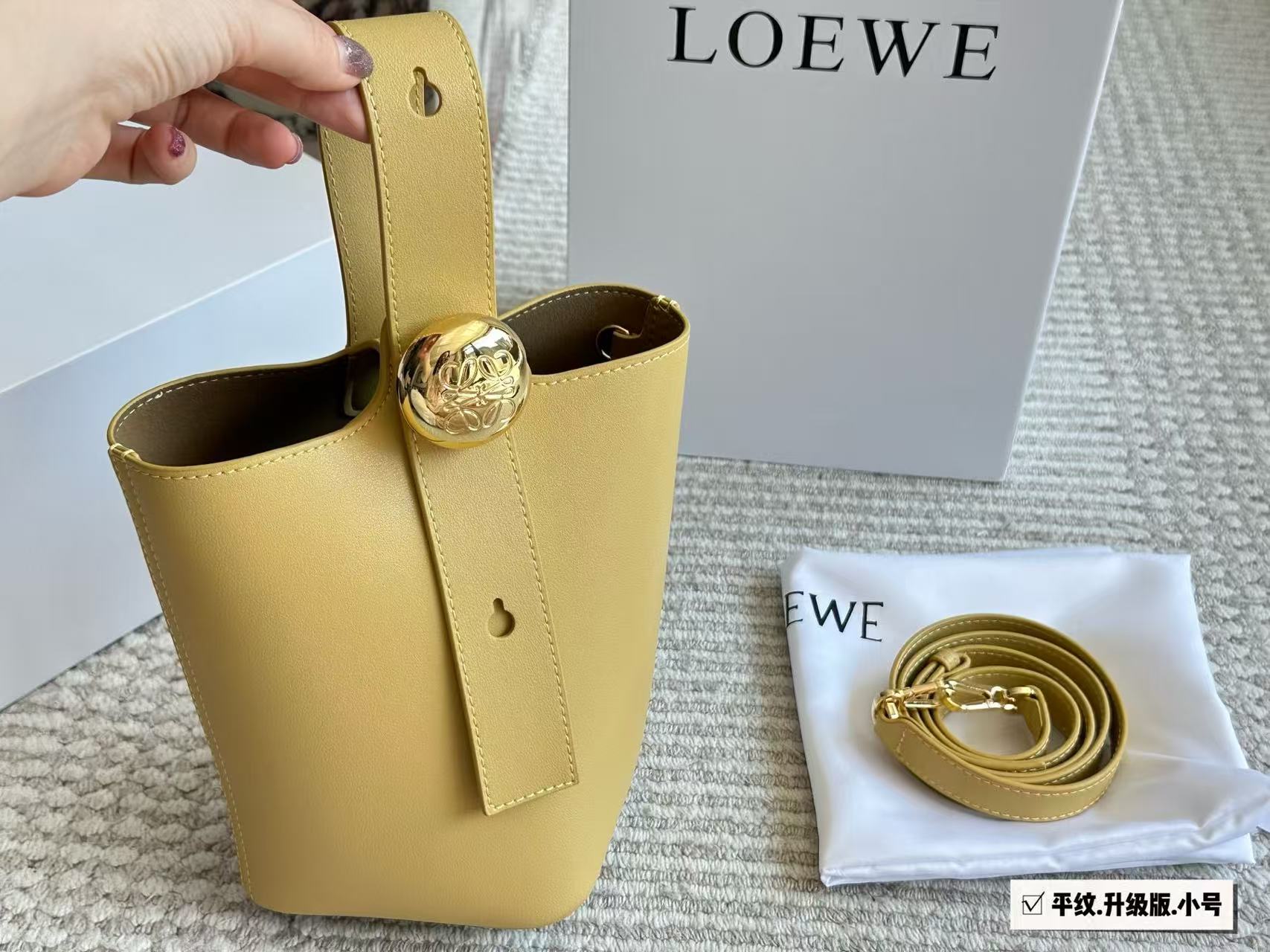 LOEWE pebble bag