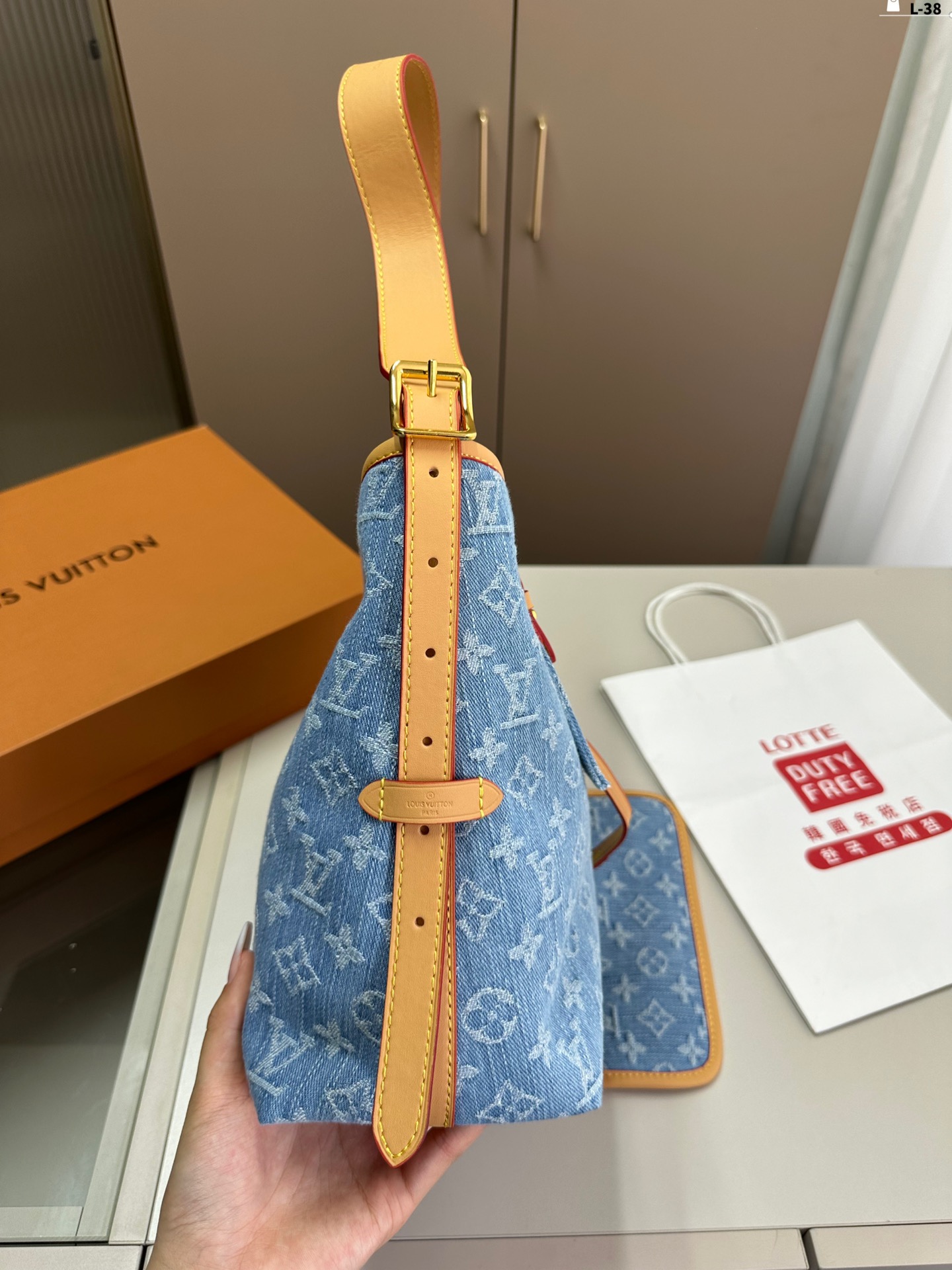 LV Louis Vuitton's new denim Carry all bag