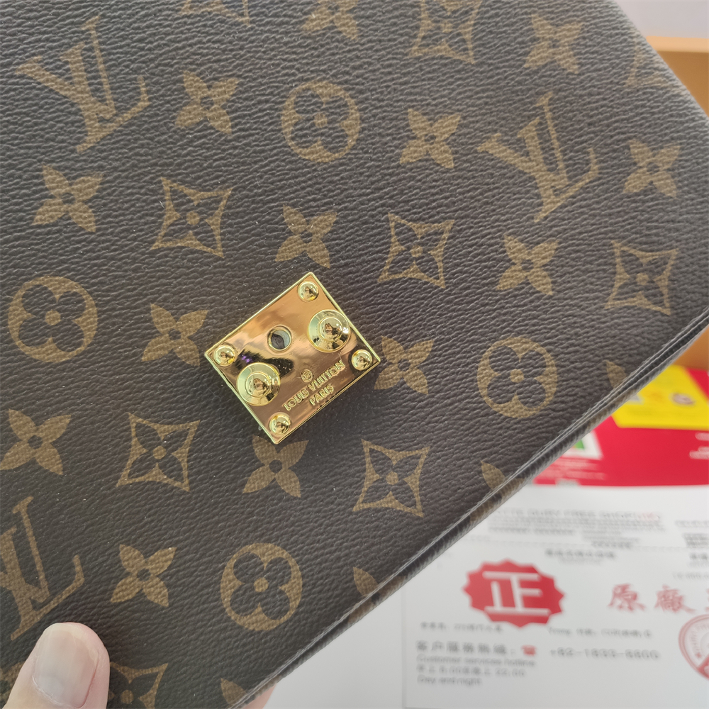 LV Louis Vuitton Pochette Metis Bag