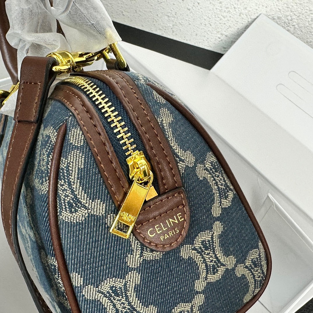Celine  Triomphe Canvas shoulder bag