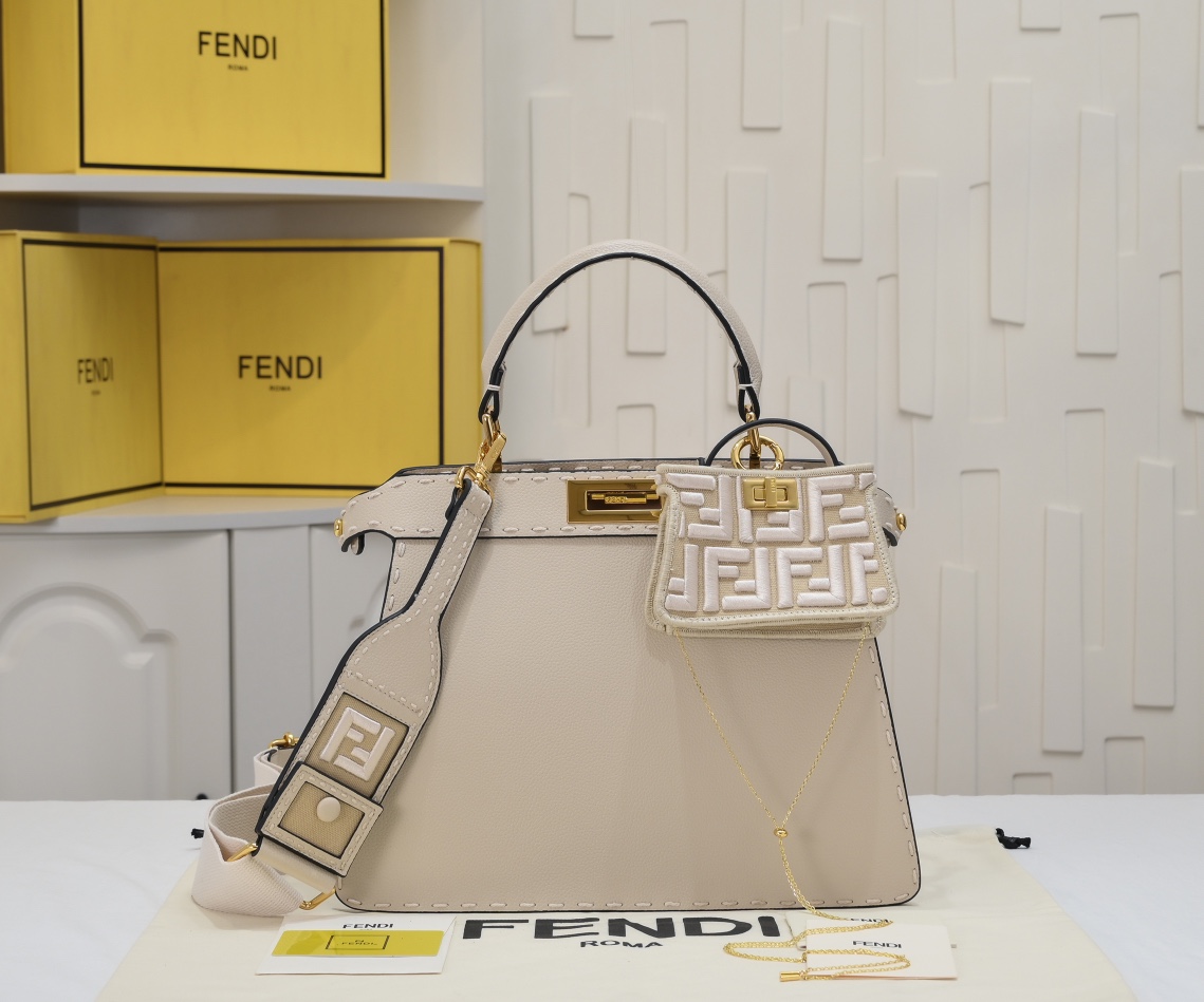 Fendi Peekaboo ISeeU Medium crossbody Handbag