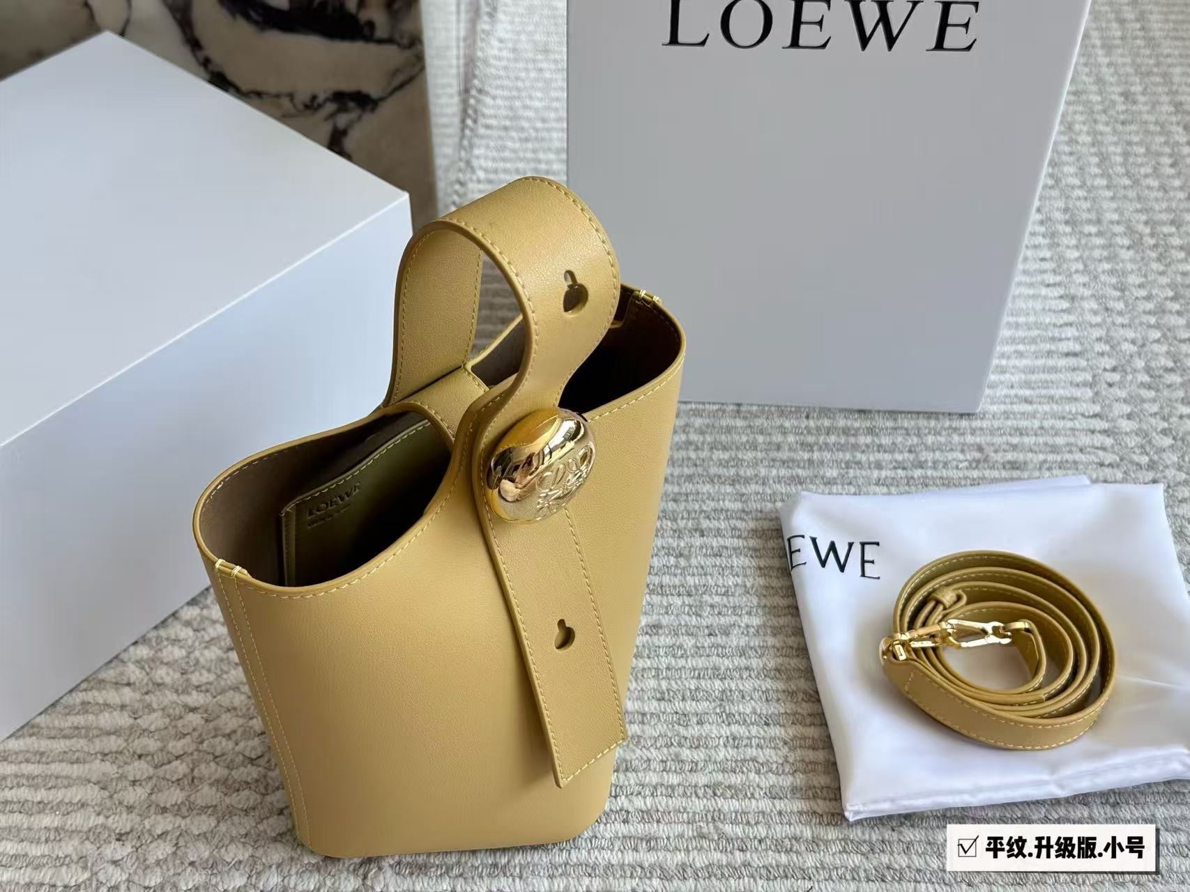 LOEWE pebble bag
