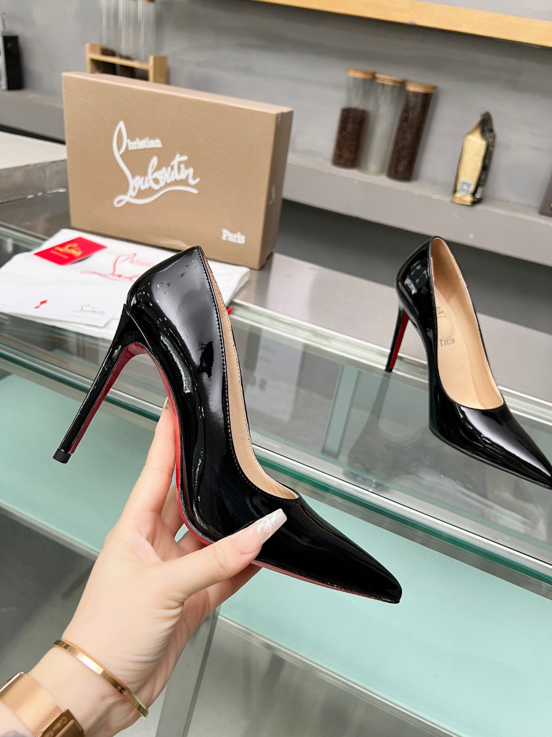 High Quality Christian Louboutin So Kate patent leather pumps