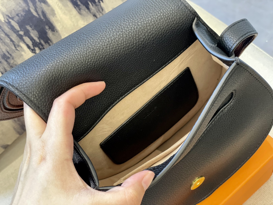 Replica CHLOE'   MARCIE Marcie Small leather shoulder bag with logo engraving