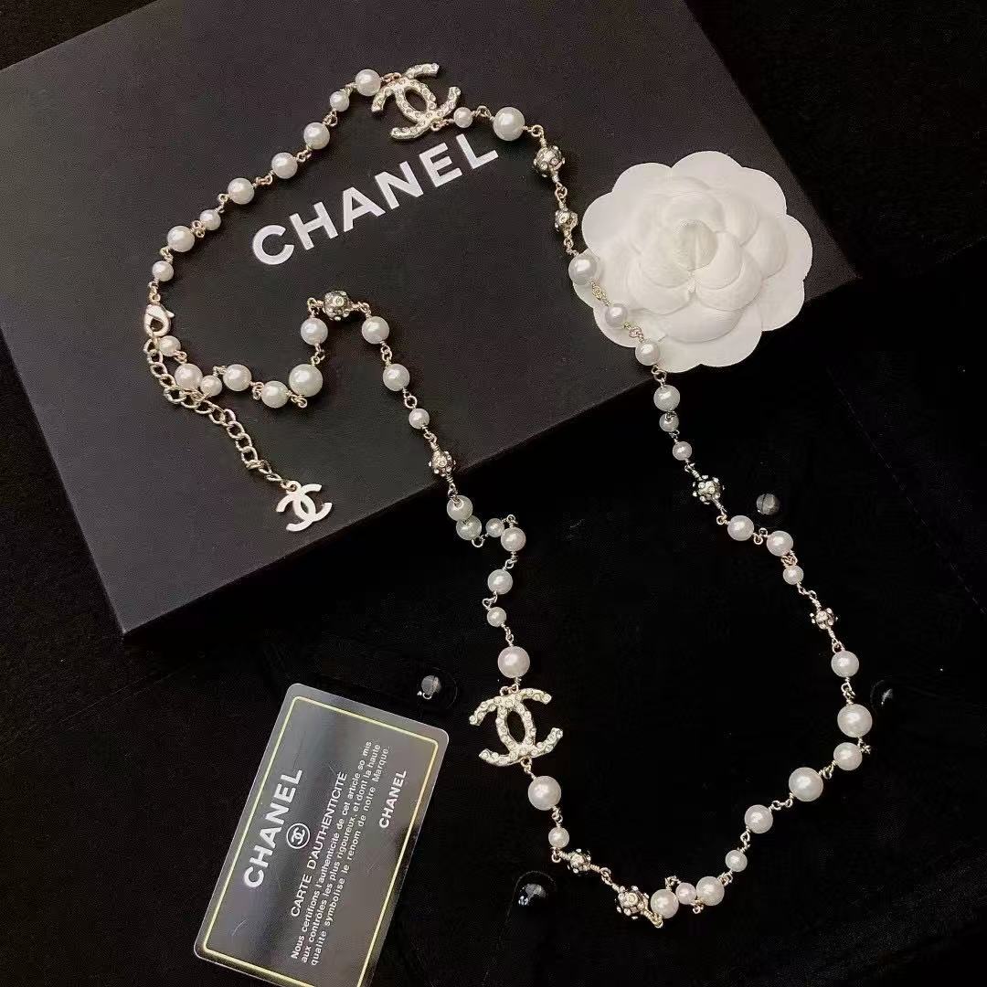 Chanel pearl necklace