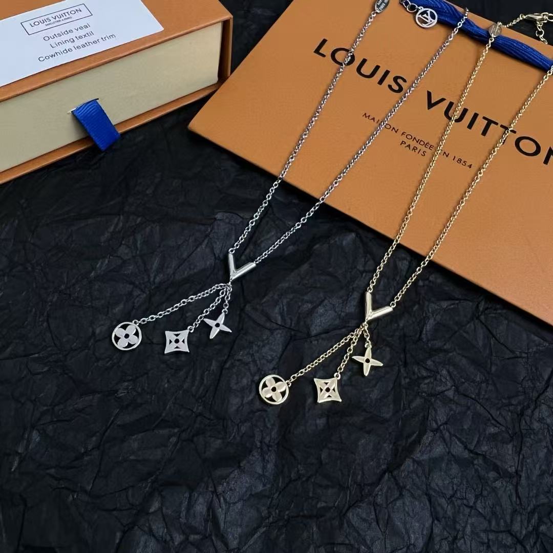 LV long pendant necklace