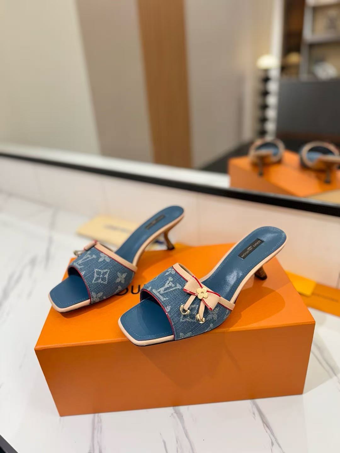 Louis Vuitton presbytery/denim sandals