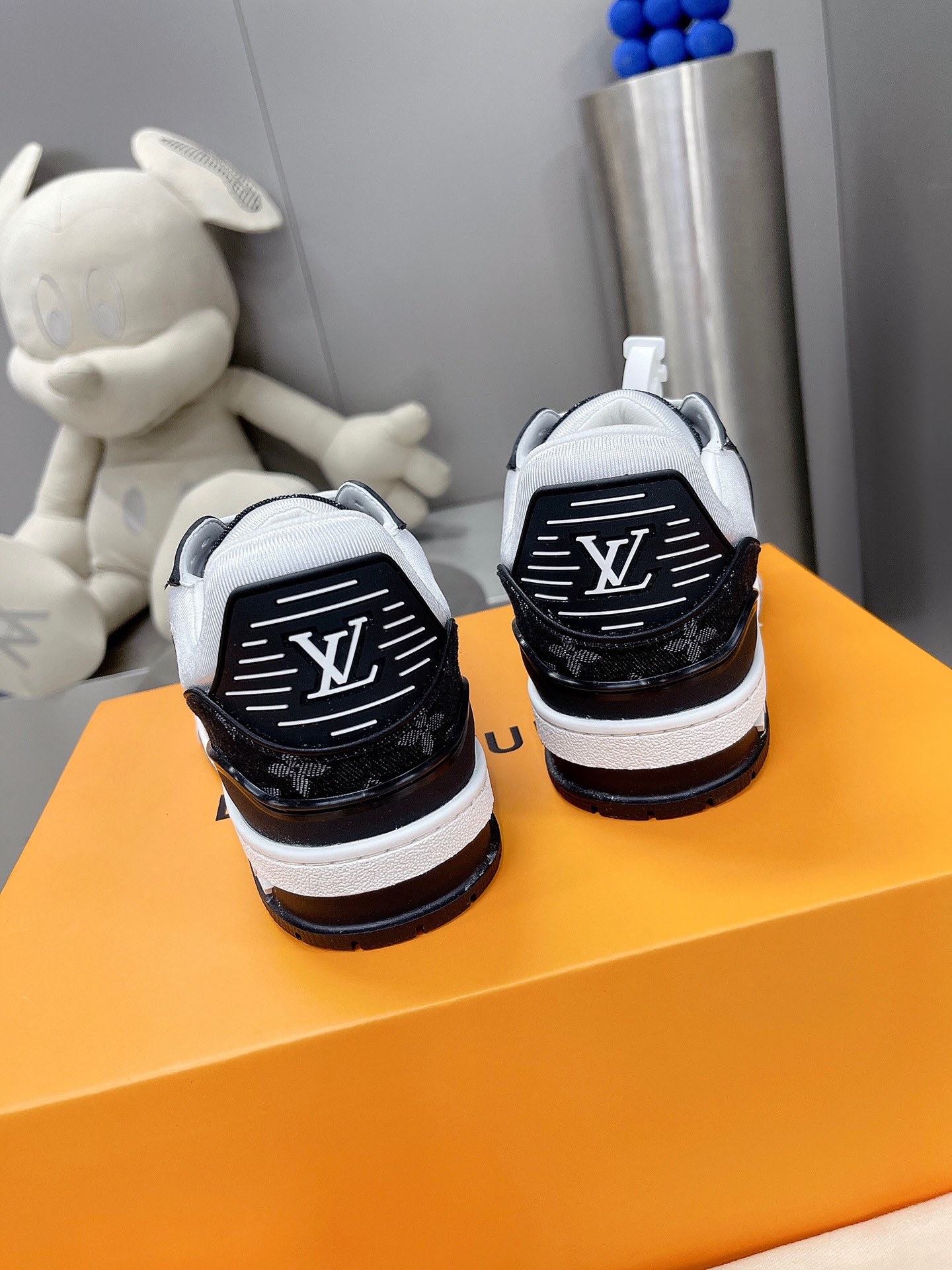 LV trainer sneaker low