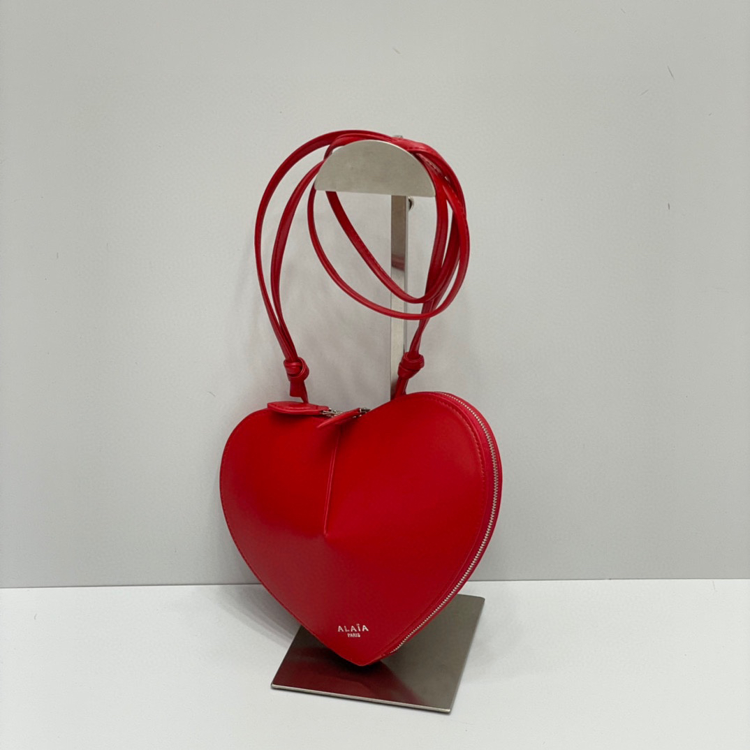 Replica ALAIA Le Coeur heart-shaped leather cross-body bag