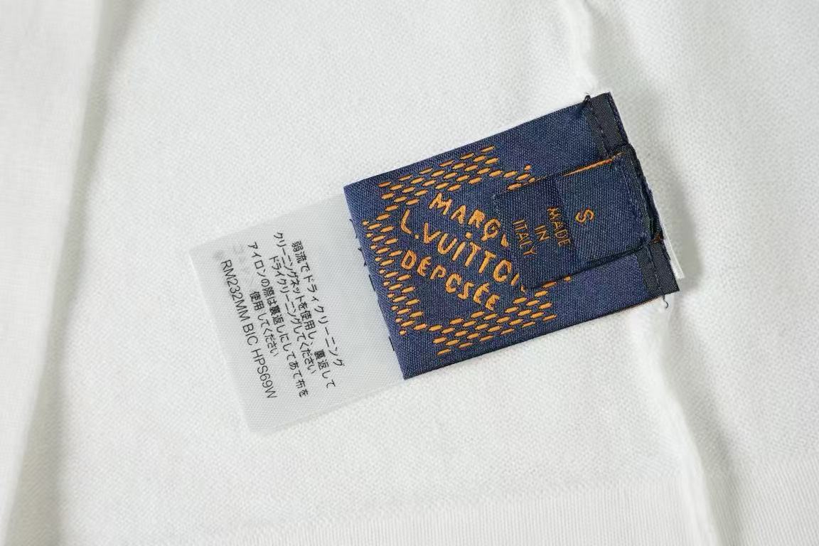 LV embossed leather seal T-shirt