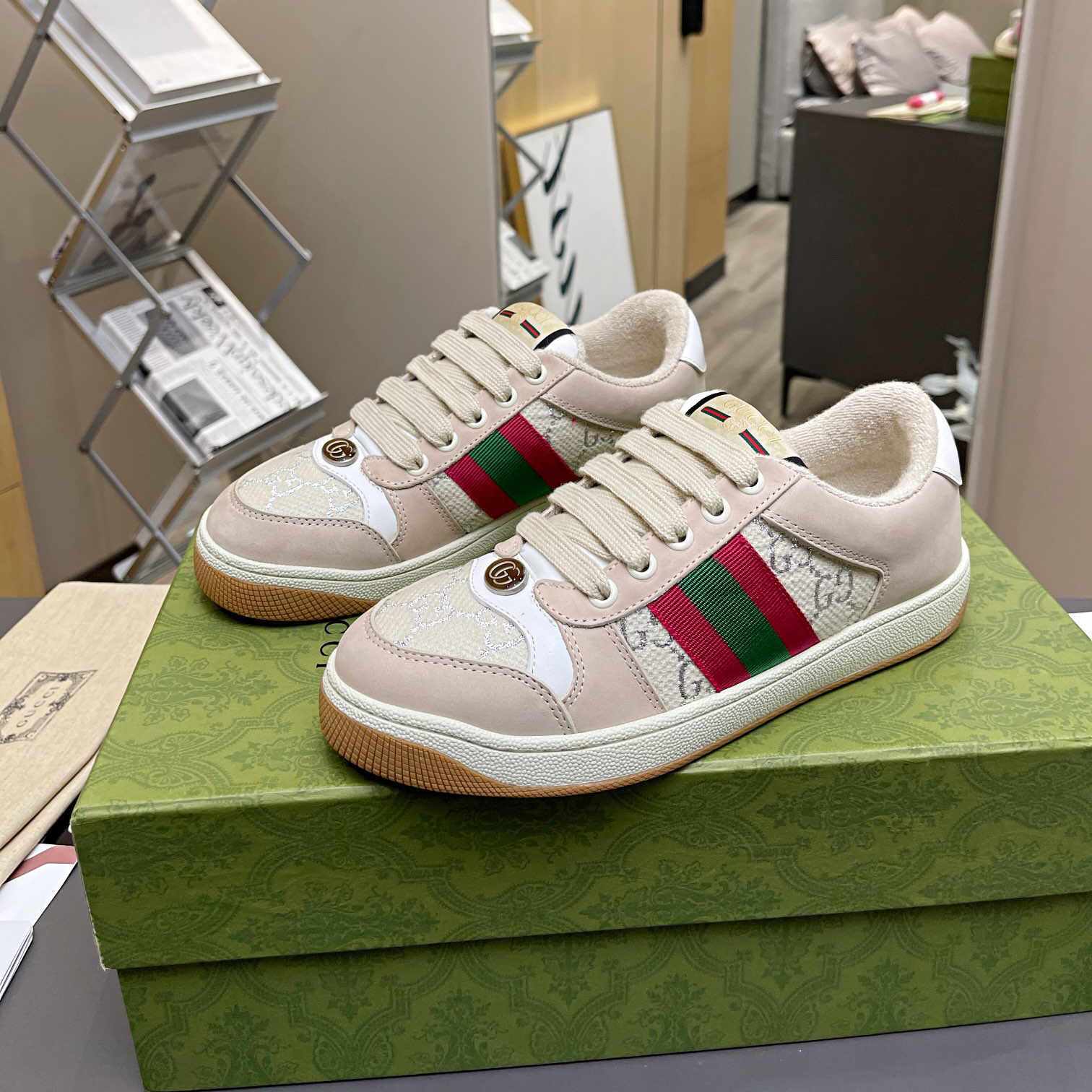 Gucci Distressed Screener sneaker unisex