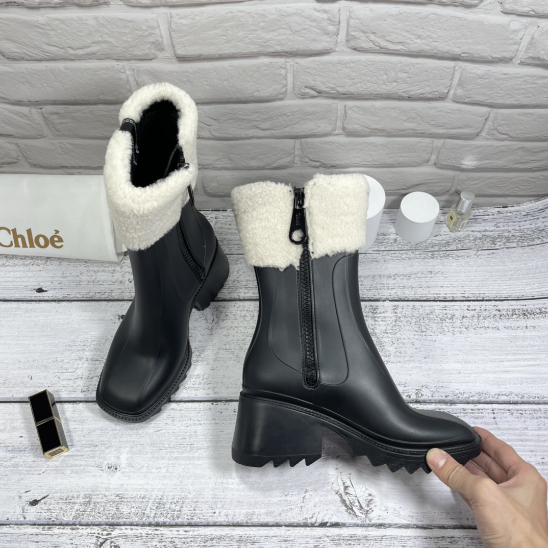Chloe Lamb wool short boots