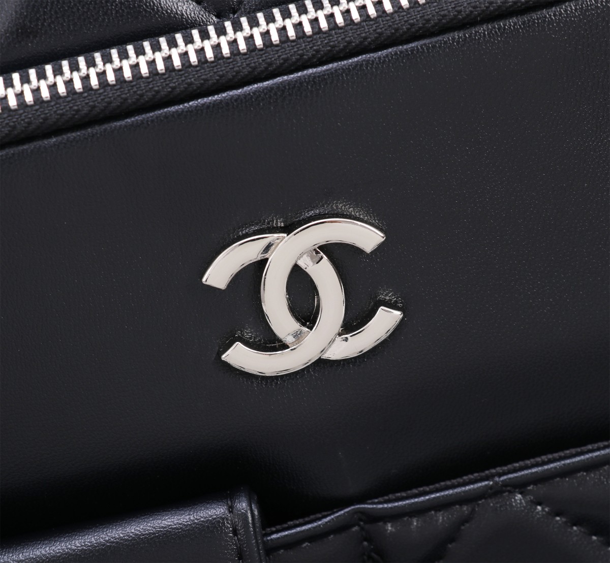 Chanel neverfull handbag