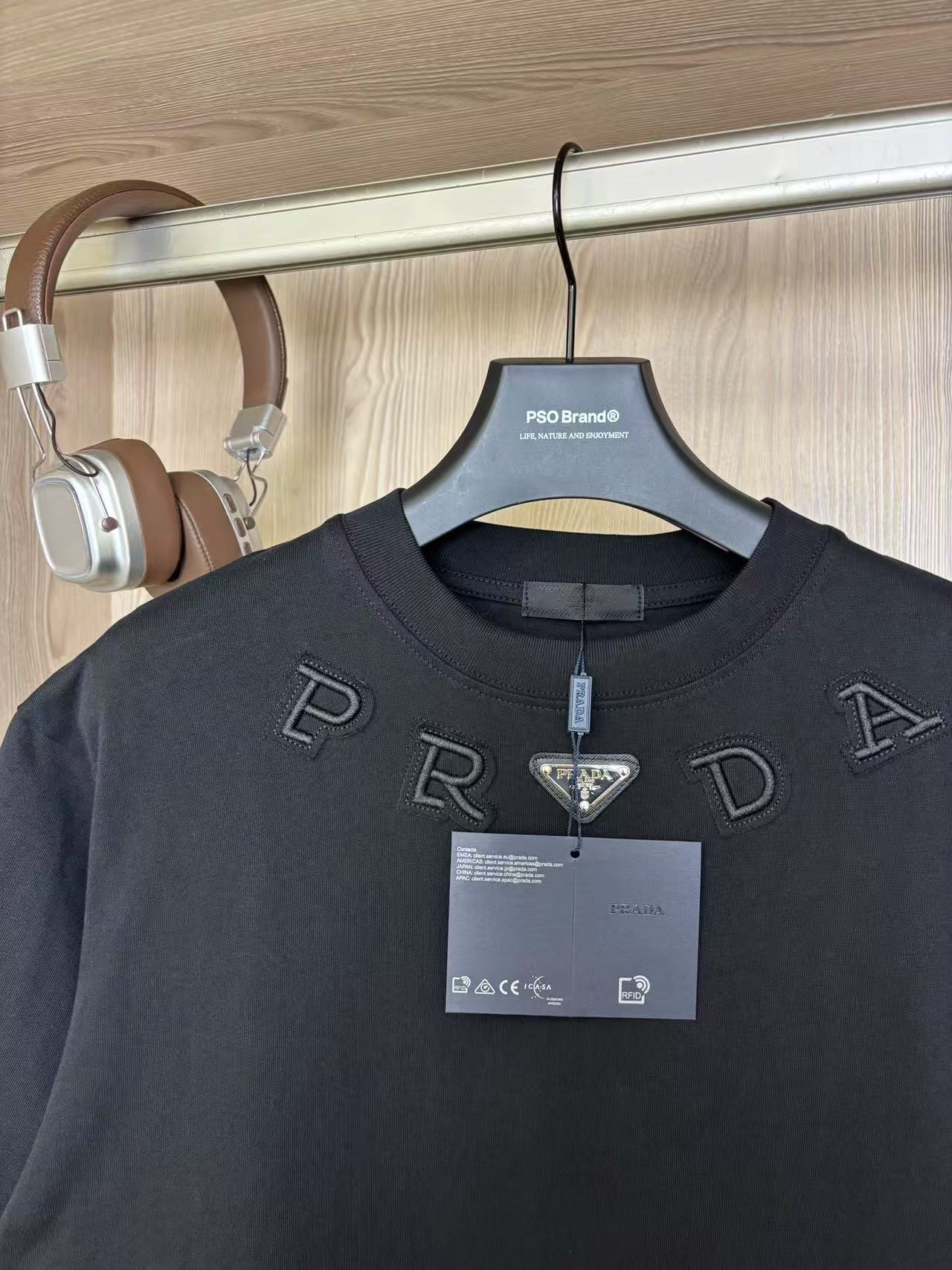 Prada classic triangle logo short sleevePrada classic triangle logo T-shirt