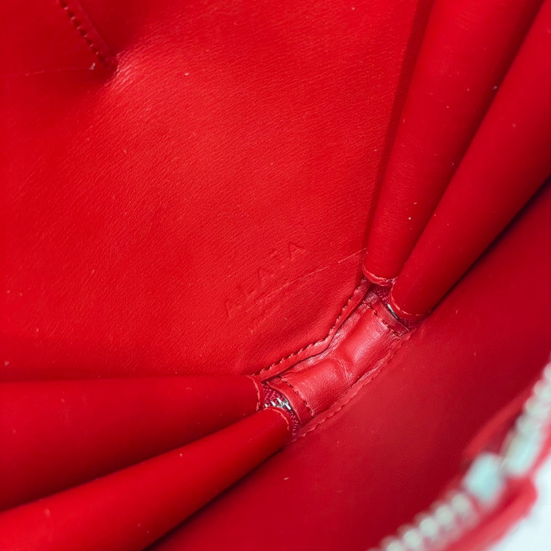 Replica ALAIA Le Coeur heart-shaped leather cross-body bag