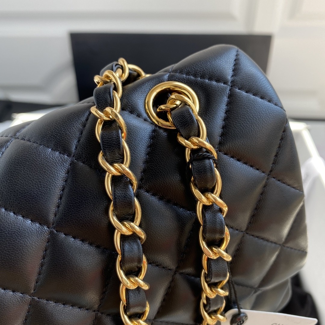 Chanel classic flabag crossbody bag