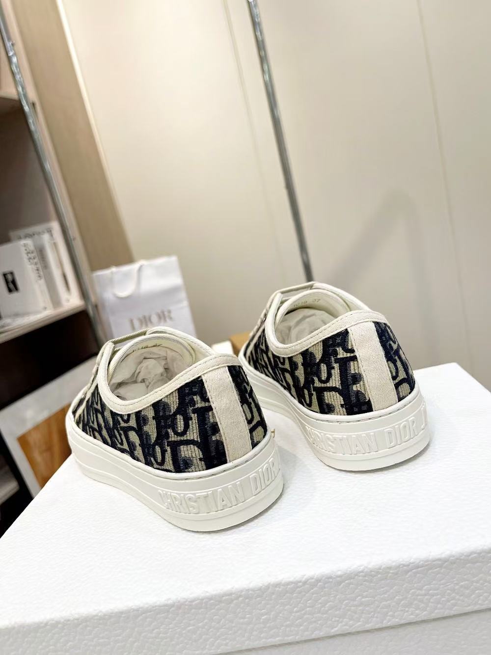DIOR classic embroidered casual shoes