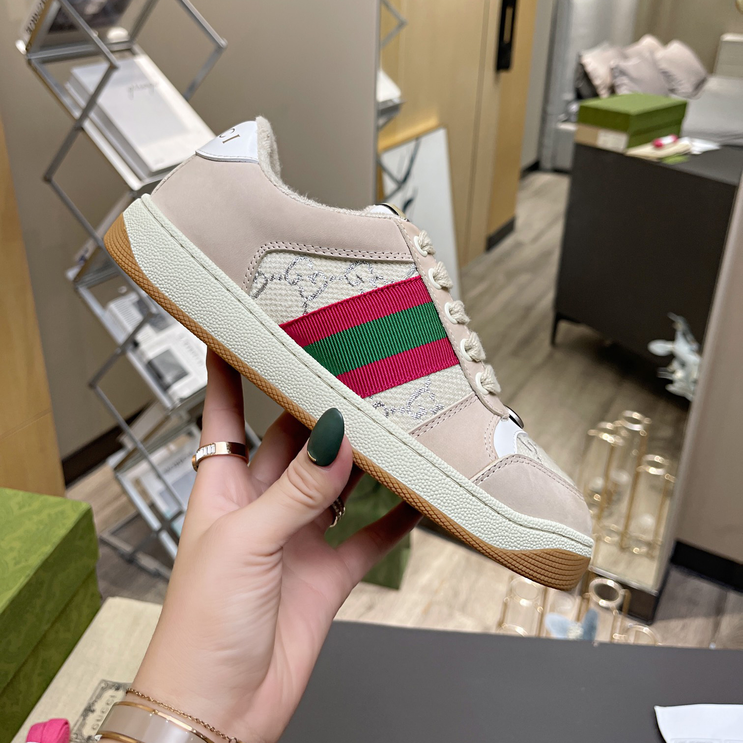 Gucci Distressed Screener sneaker unisex