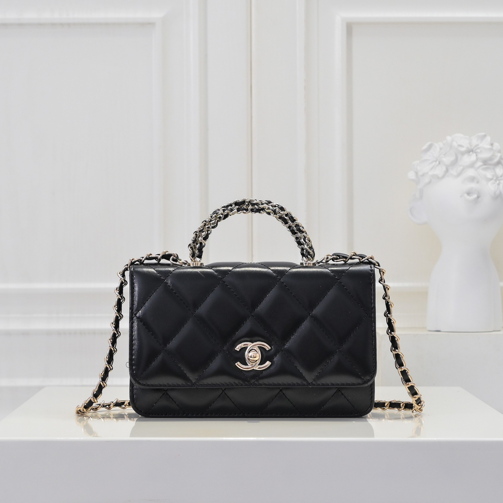 Chanel 24B woc chain bag