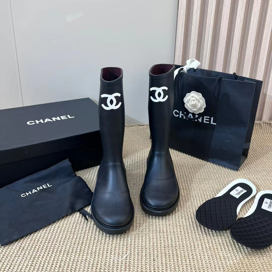 Chanel boots 23FW runway show