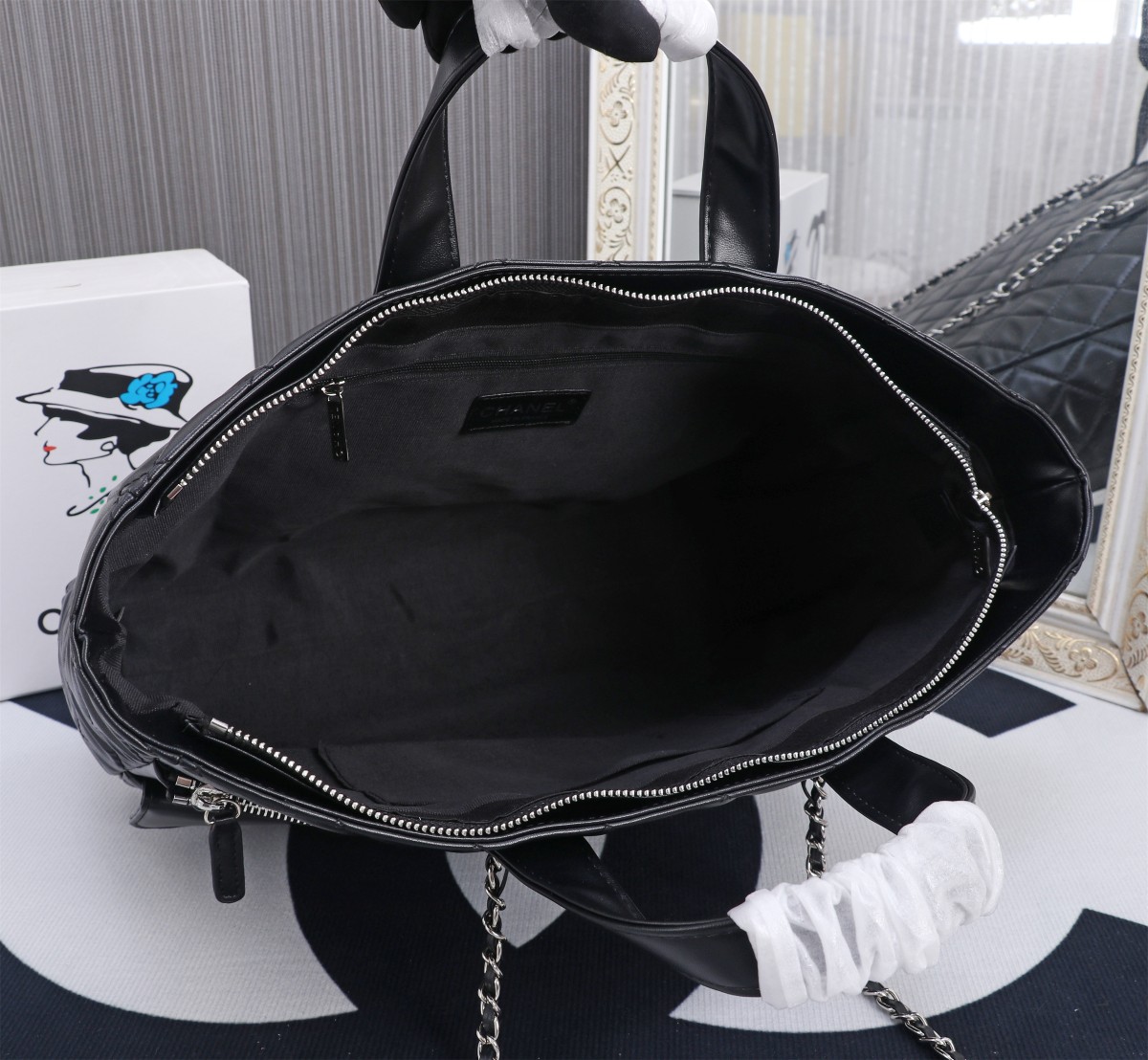 Chanel neverfull handbag