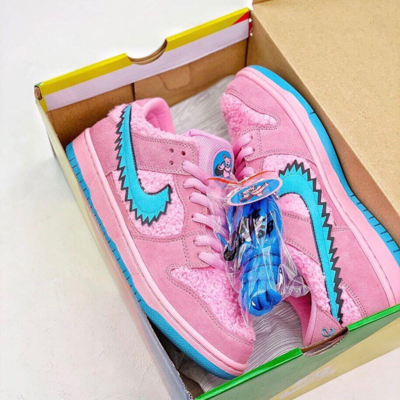 Grateful Dead x Nike SB Dunk Low