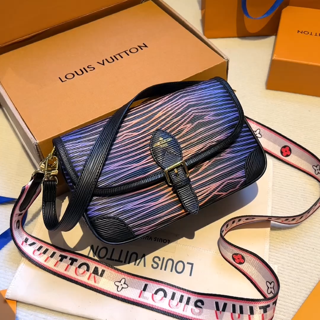 LV shoulder Baguette bag