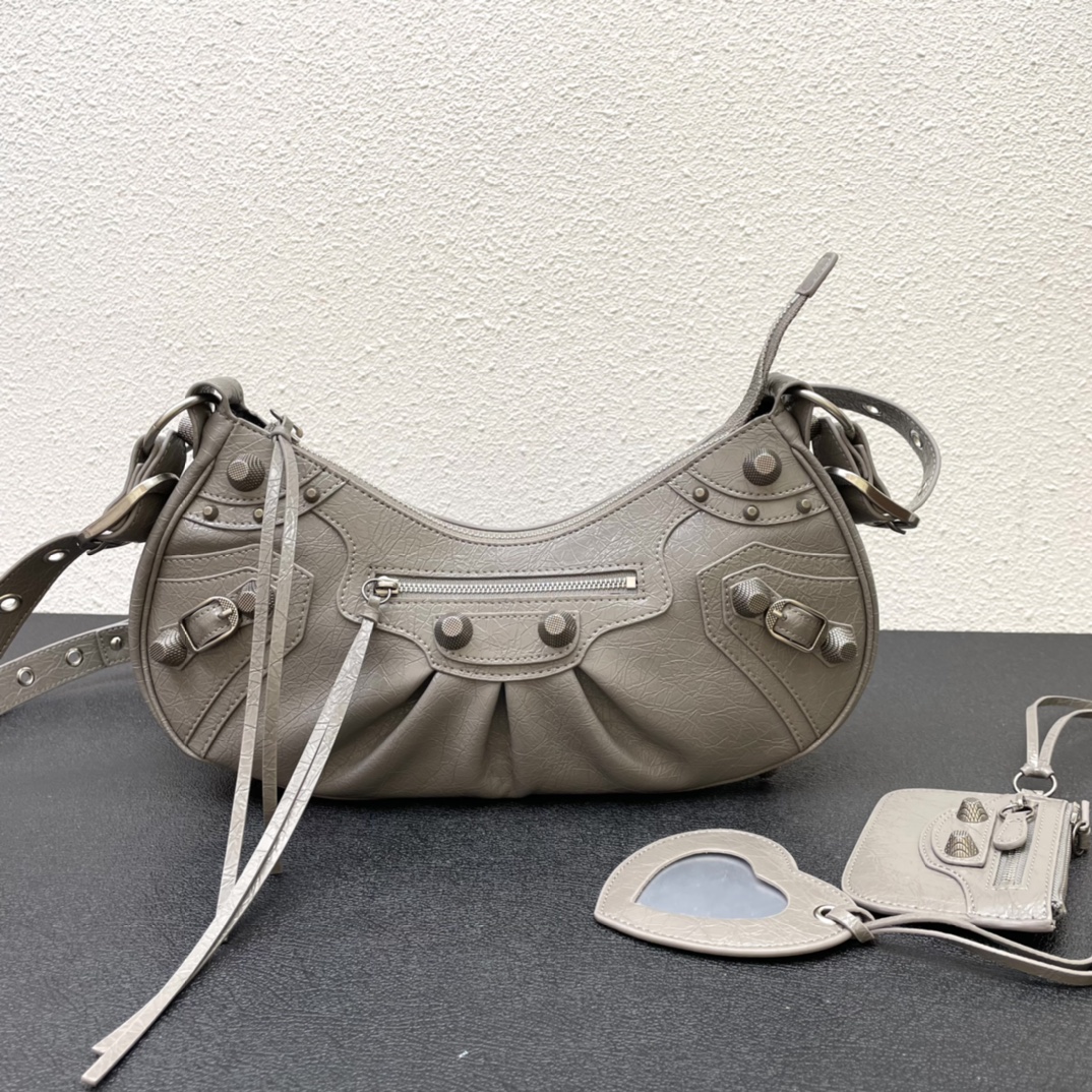 Balenciga Le Cagole armpit handbag