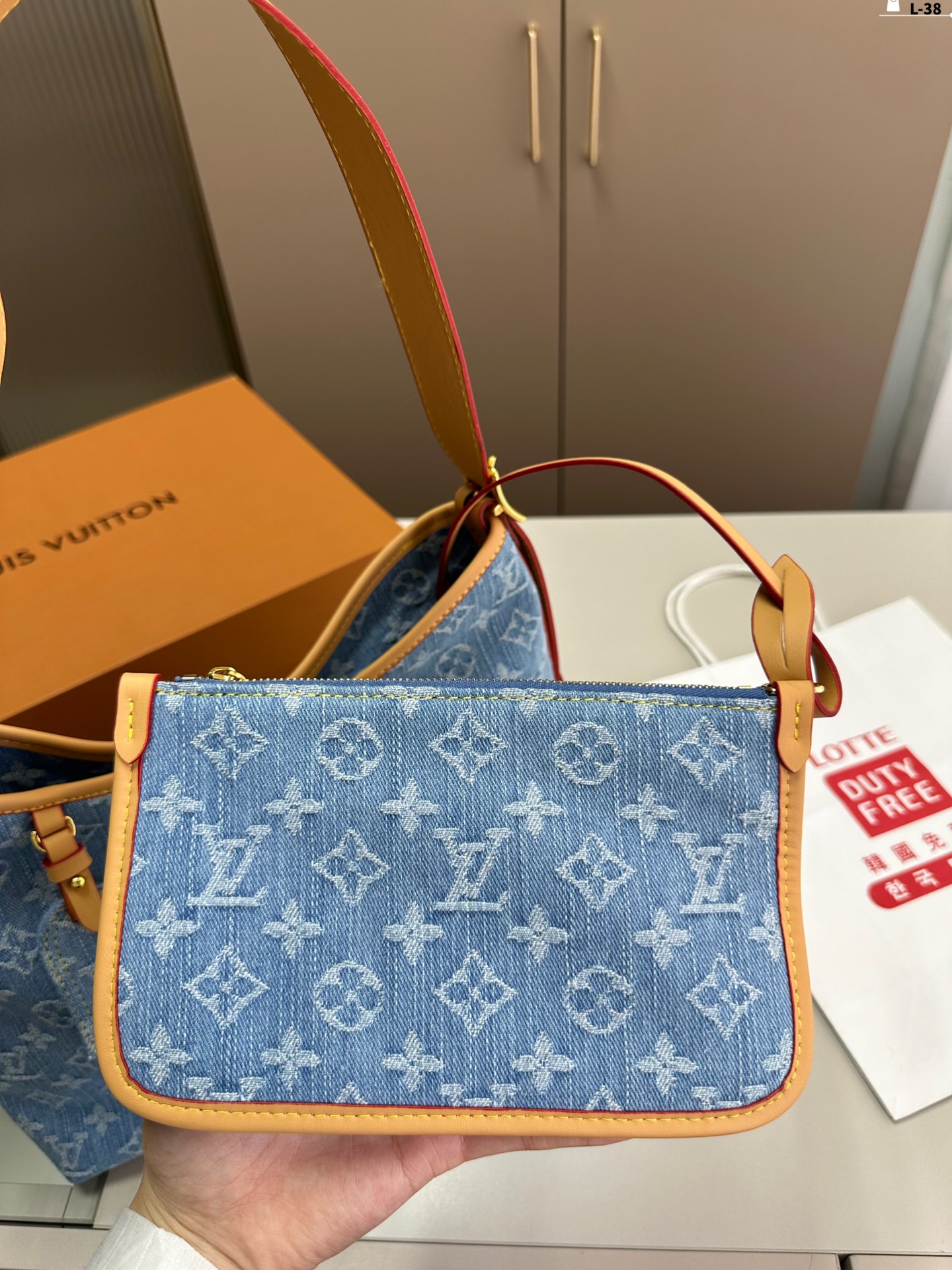 LV Louis Vuitton's new denim Carry all bag