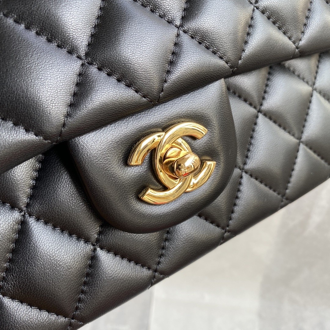 Chanel classic flabag crossbody bag