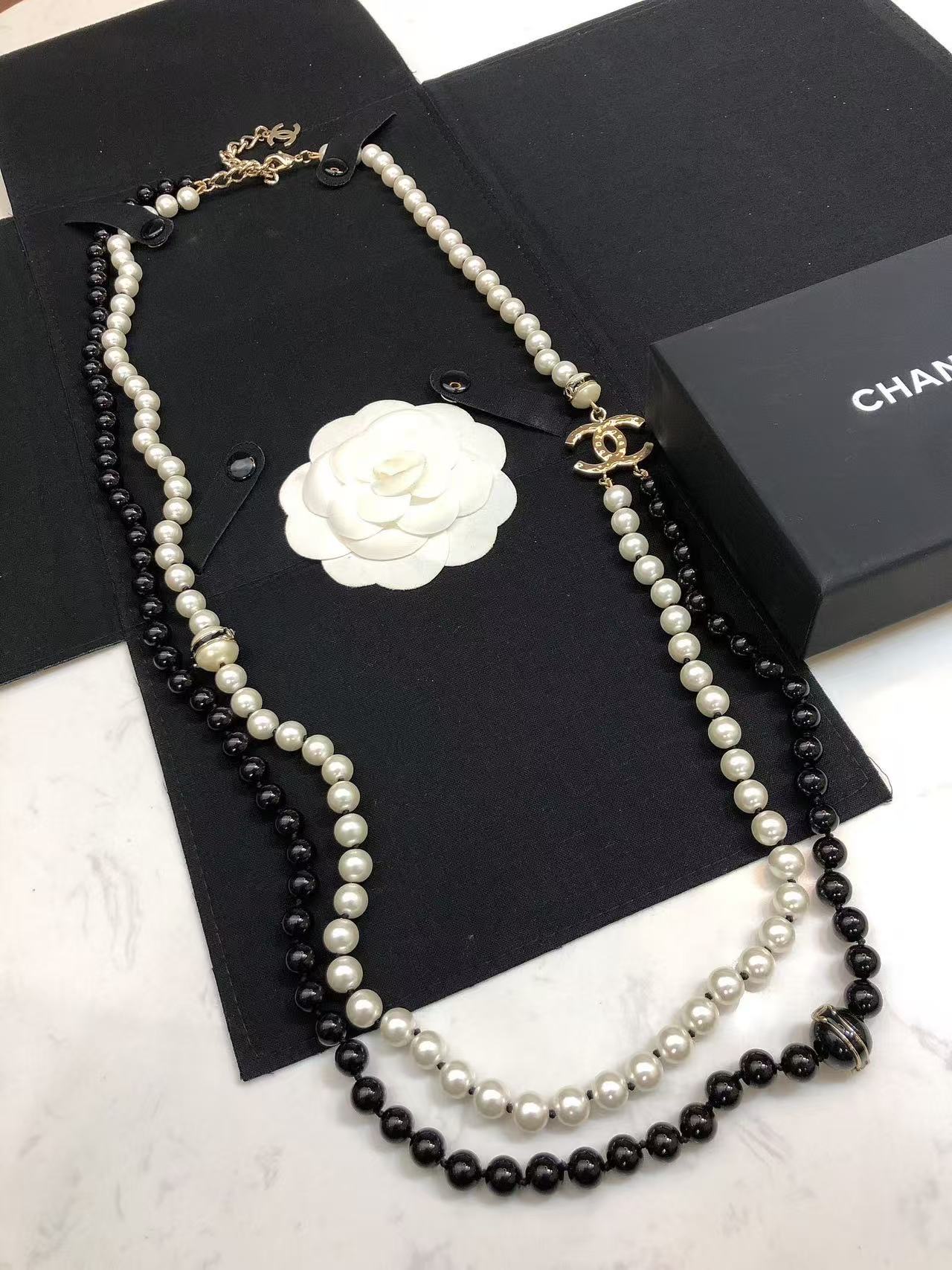 Chanel black and white pearl necklace