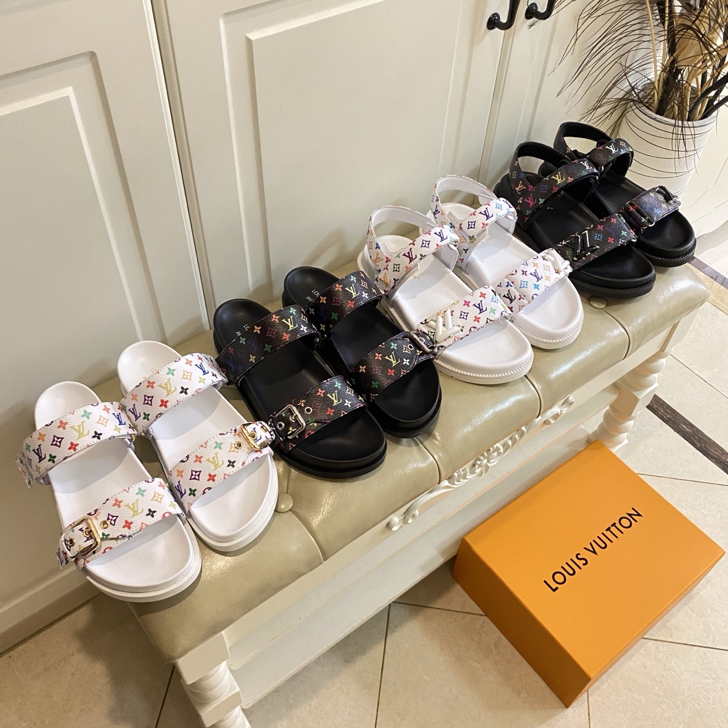 LV Top version 1:1 sandals