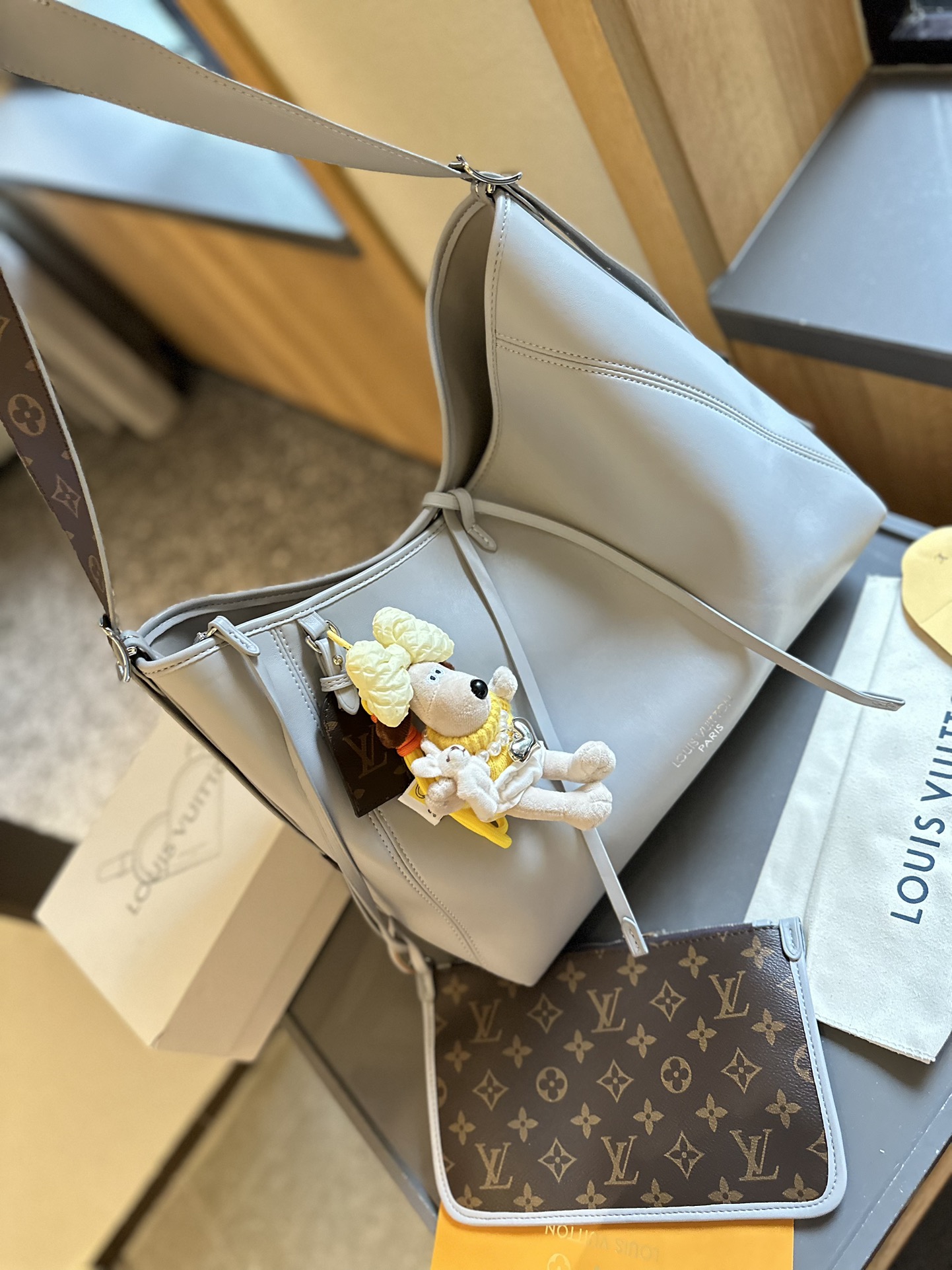 LV Classic new Louis Vuitton Grey Carry all