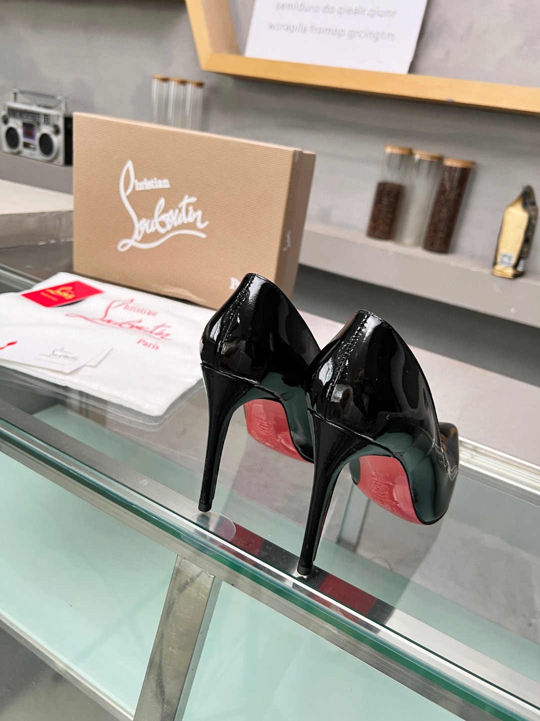 High Quality Christian Louboutin So Kate patent leather pumps