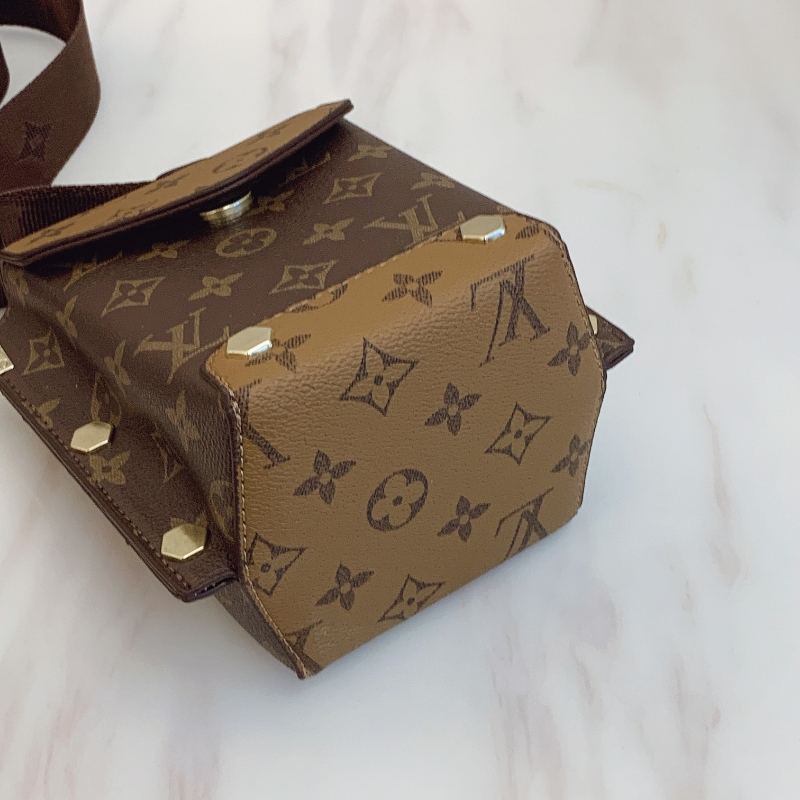 LV Mobile phone makeup bag