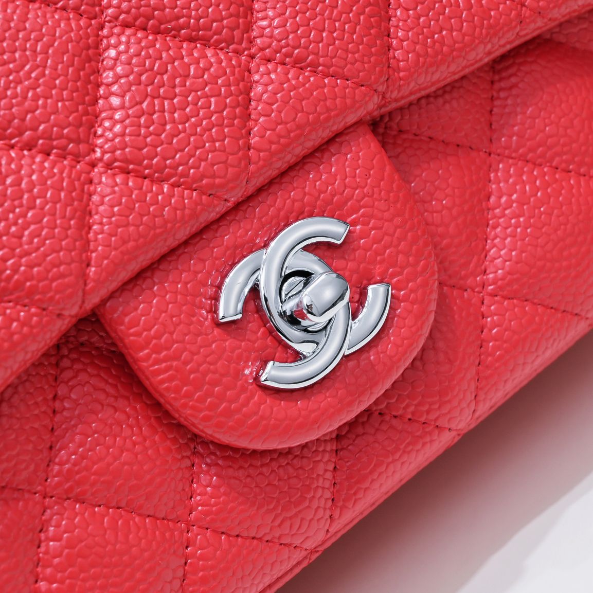 Chanel chain crossbody shoulder bag