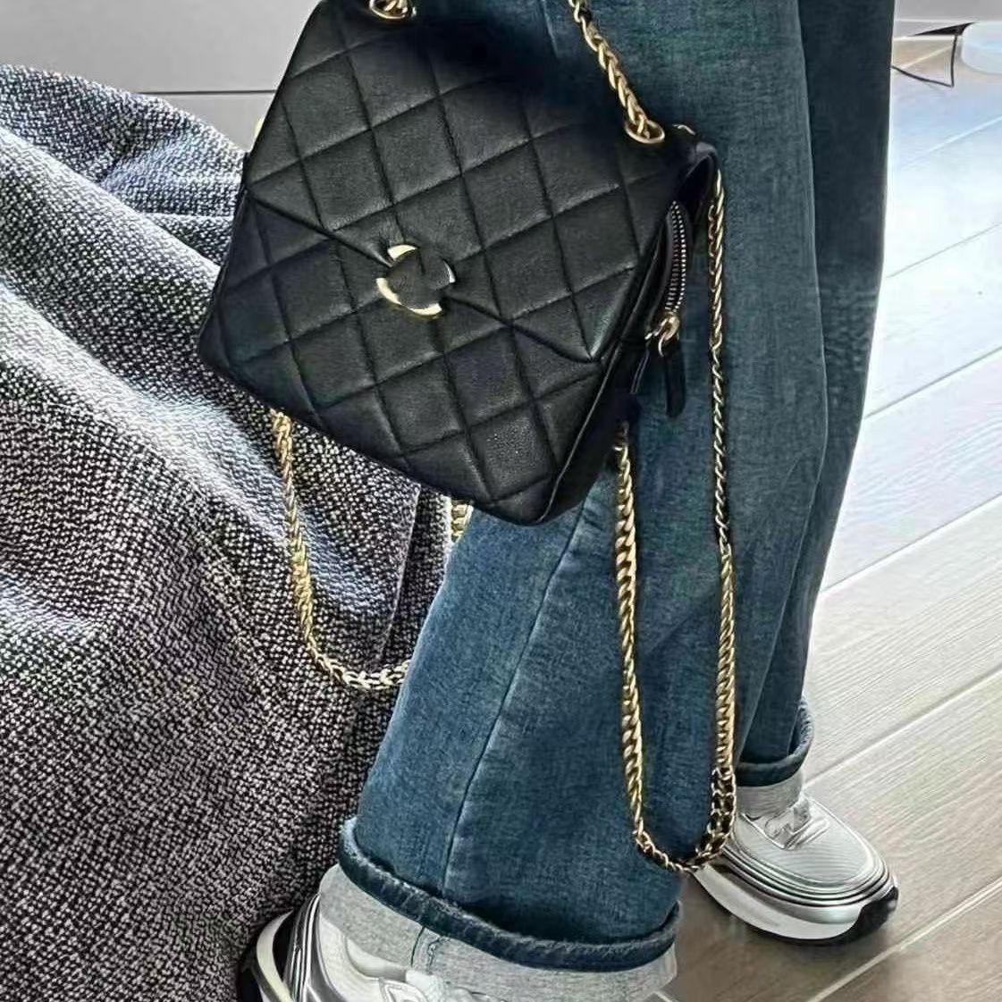 Chanel chain crossbody bag