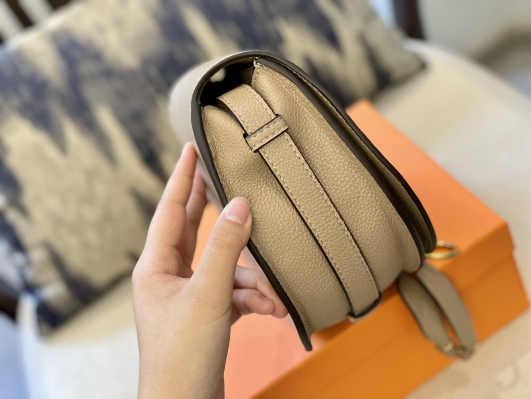 Replica CHLOE'   MARCIE Marcie Small leather shoulder bag with logo engraving