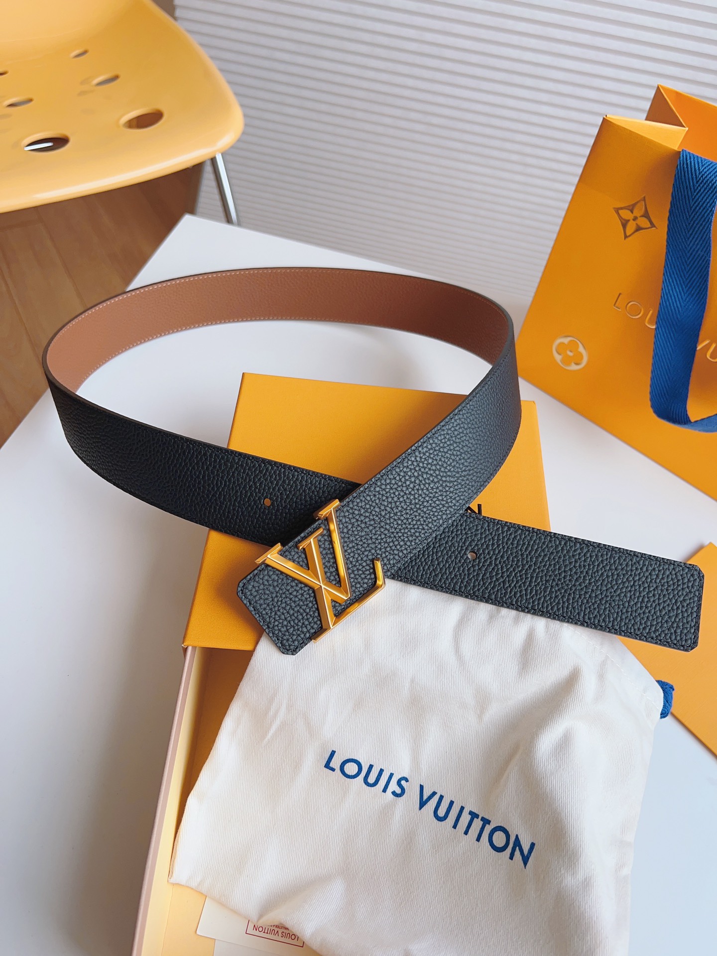 LV Taurillon belt