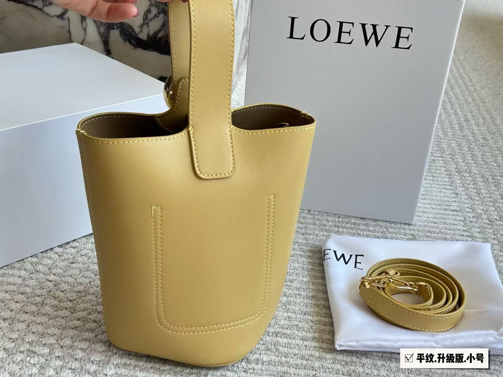 LOEWE pebble bag