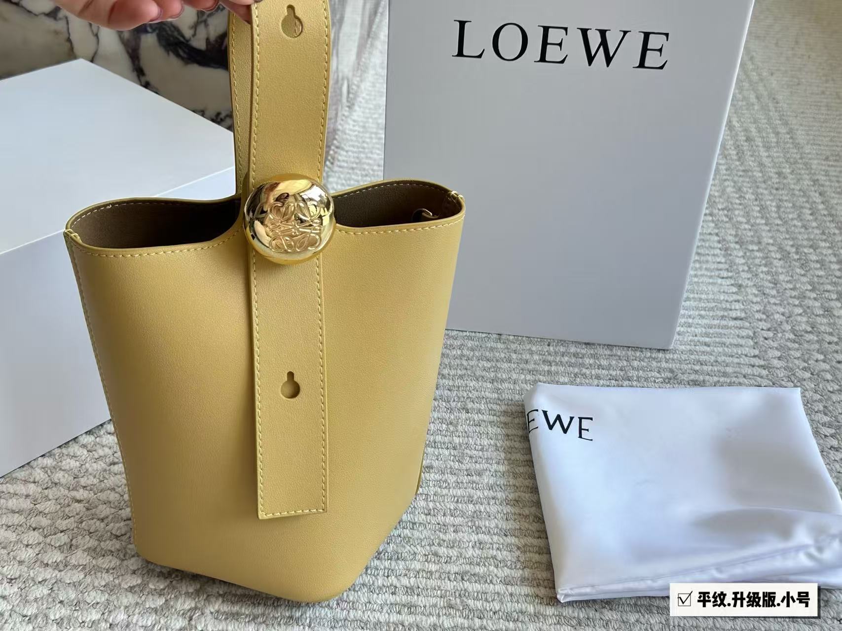 LOEWE pebble bag