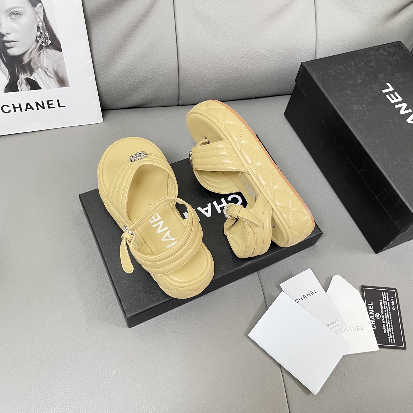 Chanel 25SS C buckle thick-soled flip-flops